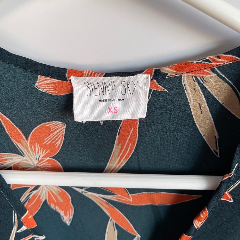 Sienna Sky Faux Wrap Tropical Blouse Size XS - Picture 3 of 8